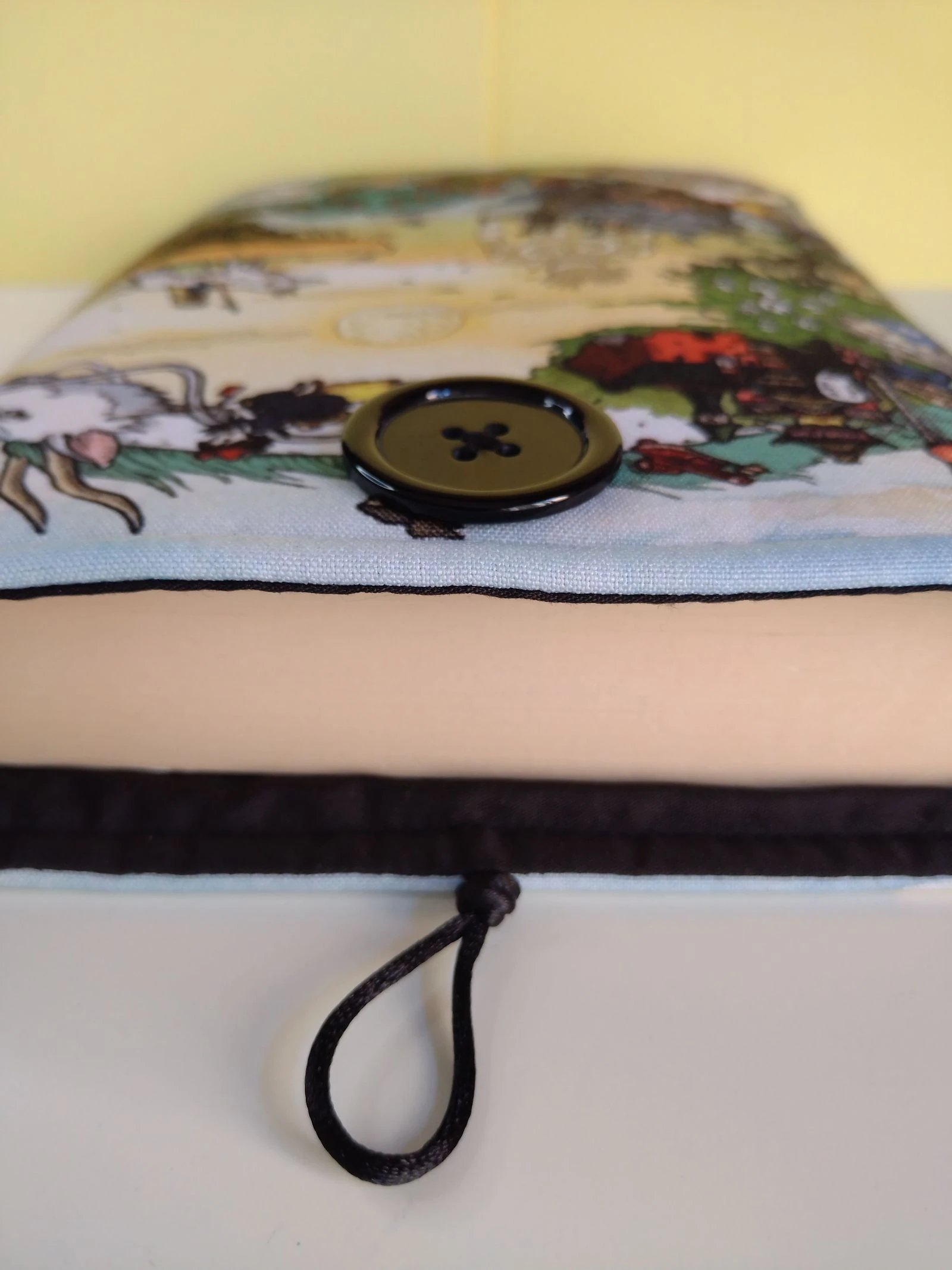 Célula literária acolchoada para livros ou tablets - Studio Ghibli e Totoro. Feito à mão. – photo 3